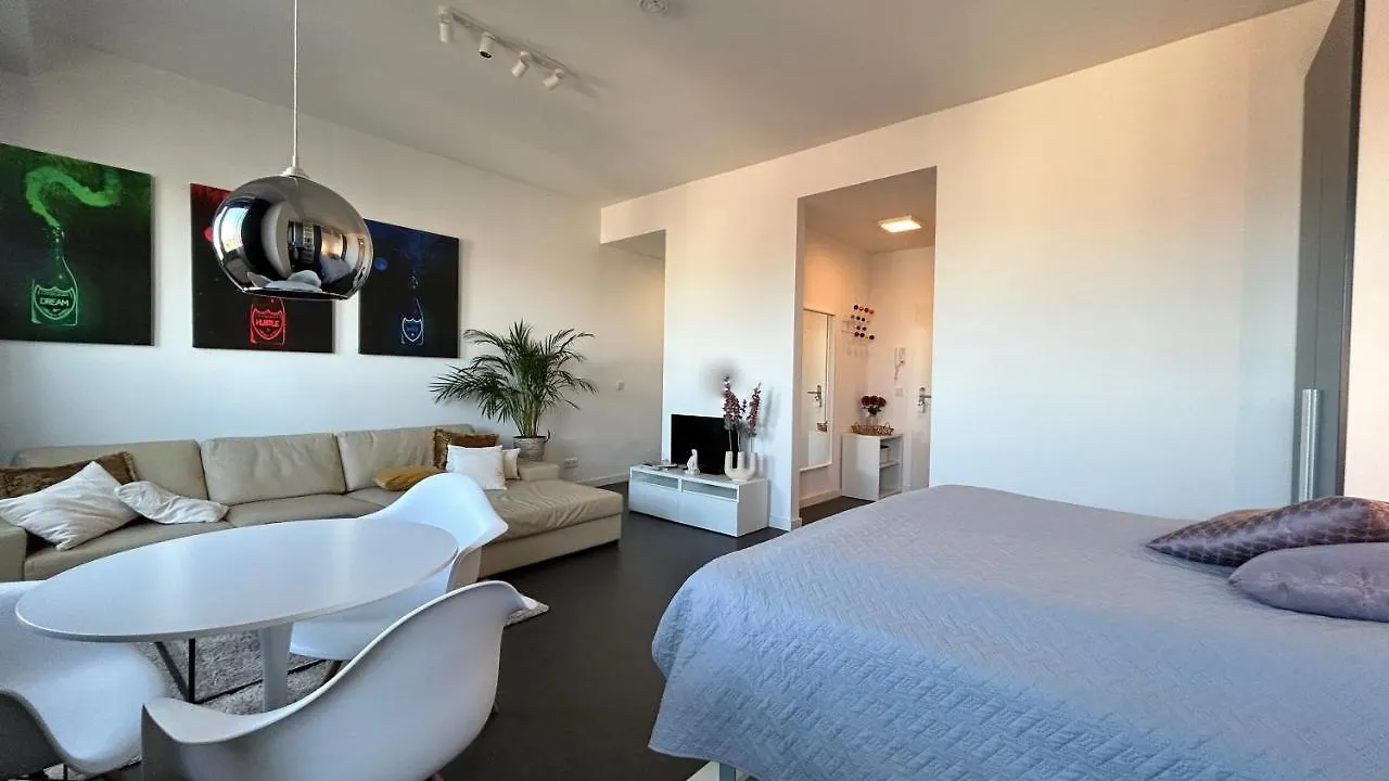 Skyview Studio Apartments At Berlin Kreuzberg-Mitte