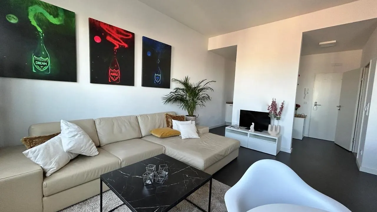Skyview Studio Apartments At Berlin Kreuzberg-Mitte